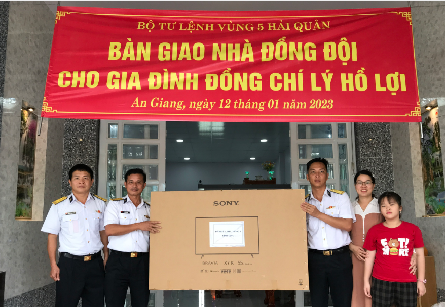 Vùng 5 Hải quân bàn giao nhà đồng đội tại An Giang